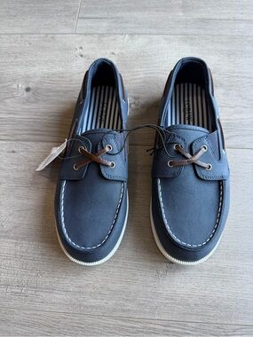 NWT J. Crew Factory Kids' boat shoes - navy - size K2